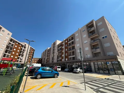 Rent, office space, 100m², Stari Aerodrom, Podgorica - image 3