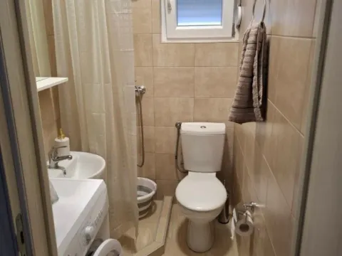 Izdavanje, dvosoban stan, 65m², Tološi, Podgorica - image 8