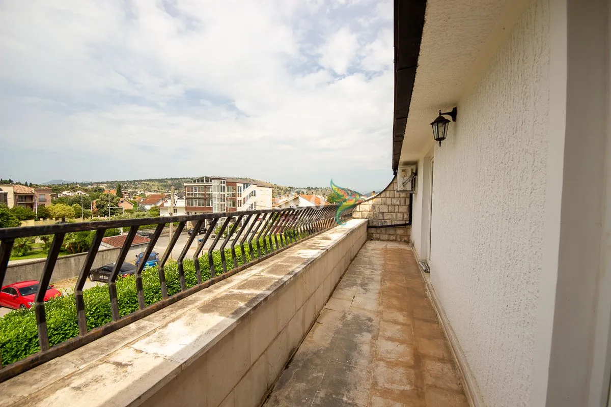 Izdavanje, kuća, 700m², Zagorič, Podgorica