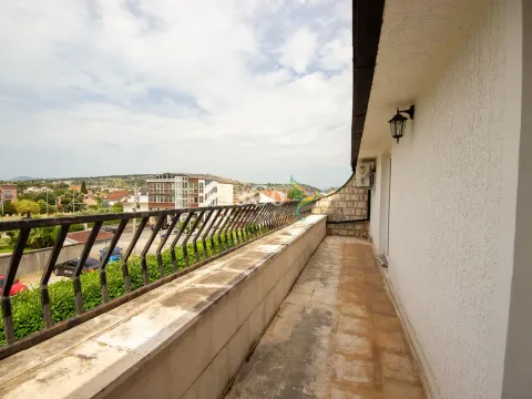 Izdavanje, kuća, 700m², Zagorič, Podgorica - image 5