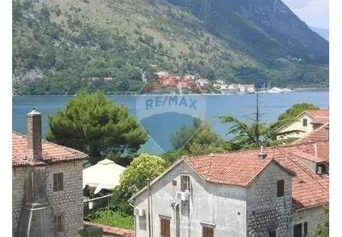 Sale, two bedroom apartment, 72m², Dobrota, Kotor