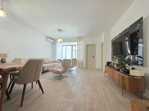 Prodaja, trosoban stan, 118m², Budva, Crna Gora - image 11