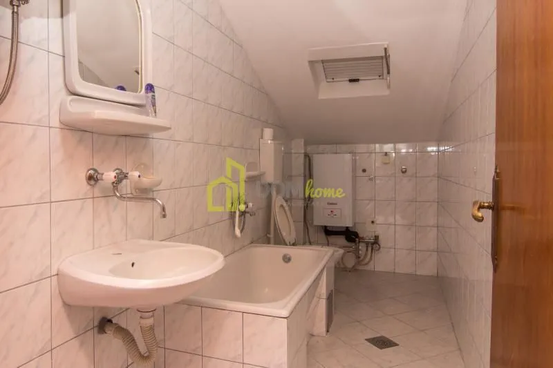 Izdavanje, kuća, 400m², Momišići, Podgorica