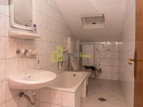 Izdavanje, kuća, 400m², Momišići, Podgorica - image 13