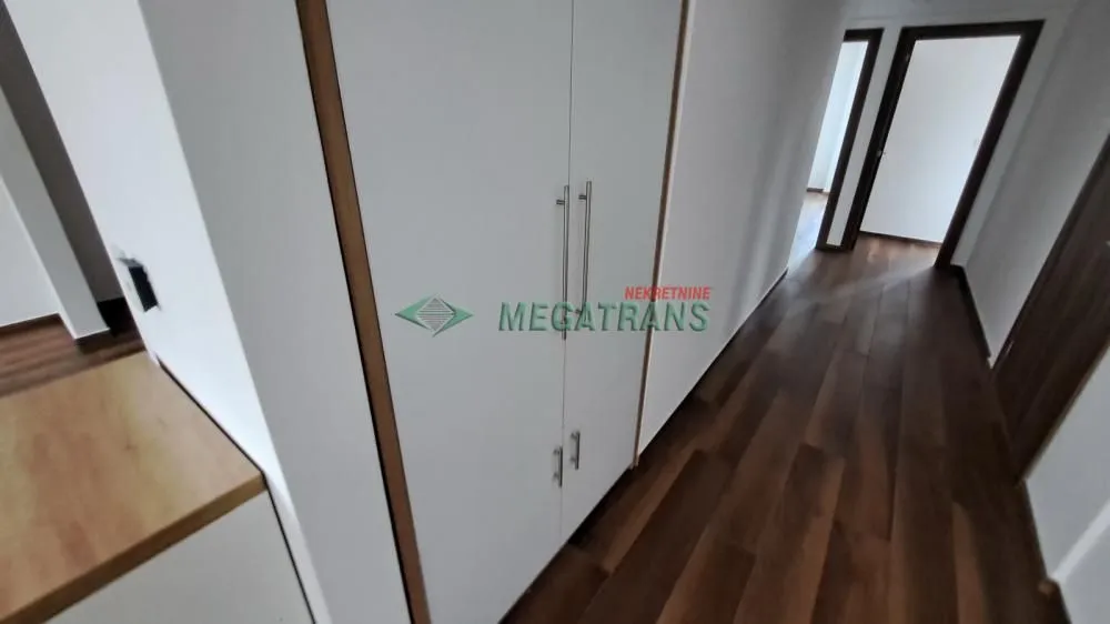 Izdavanje, četvorosoban stan, 100m², Centar, Novi Sad