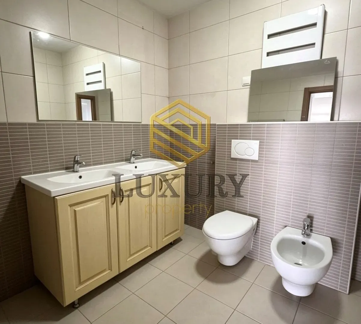 Prodaja, trosoban stan, 120m², Tološka šuma, Podgorica