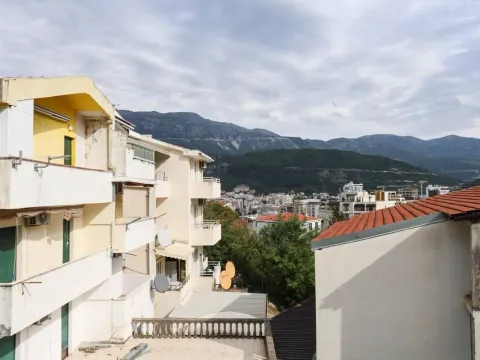 Rent, one bedroom apartment, 50m², Centar, Budva - image 2