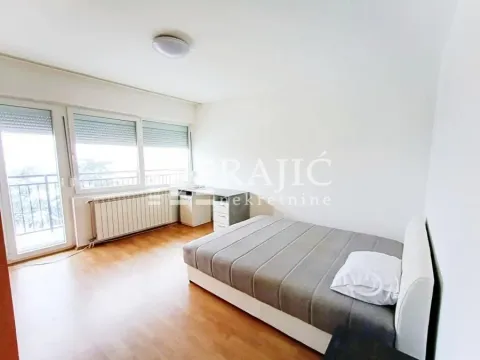 Furnished bedroom with a double bed and access to the terrace. - image 5