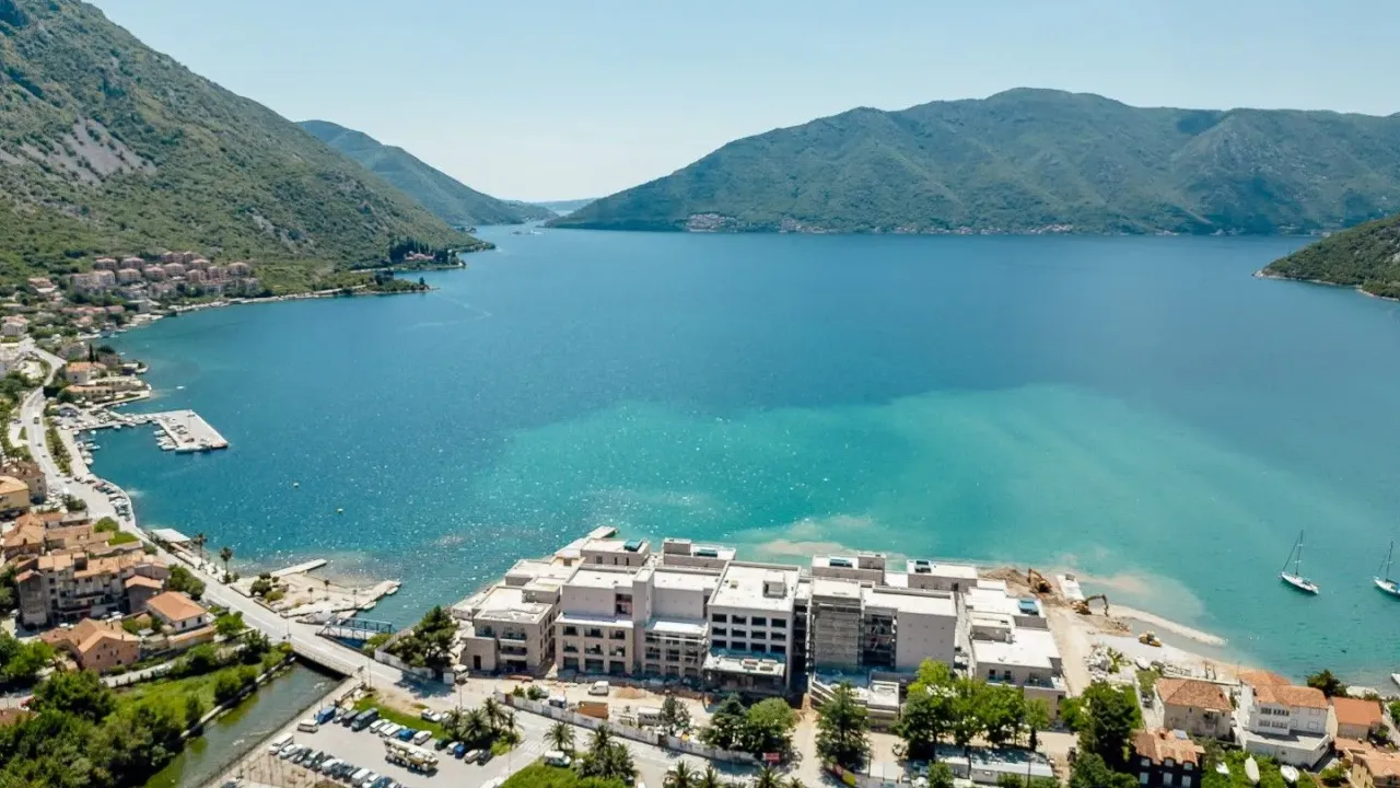 Prodaja, dvosoban stan, 88m², Risan, Kotor