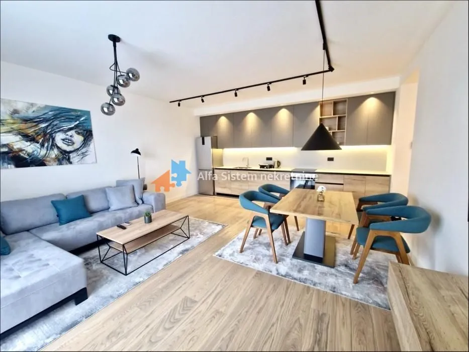 Izdavanje, trosoban stan, 82m², Savski Venac, Beograd