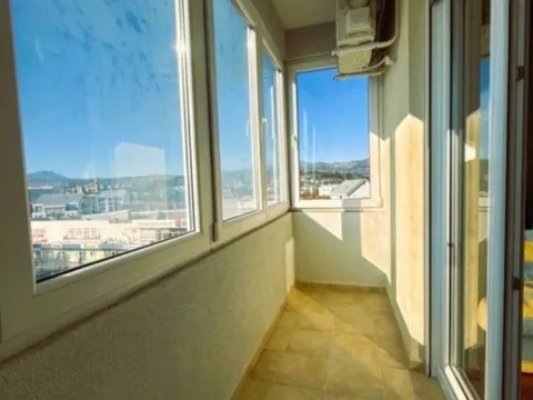 Izdavanje, trosoban stan, 75m², Stari Aerodrom, Podgorica - image 4