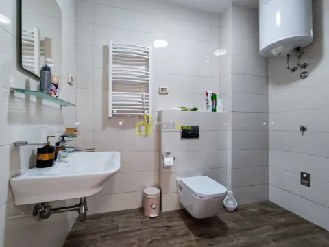 Izdavanje, poslovni prostor, 75m², City Kvart, Podgorica - image 5