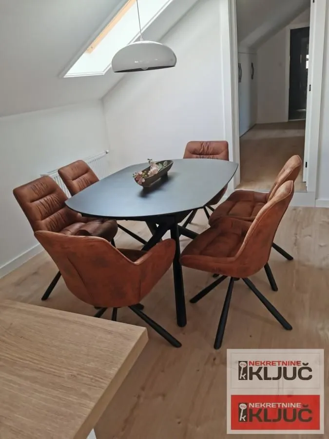 Izdavanje, dvosoban stan, 78m², Centar, Novi Sad