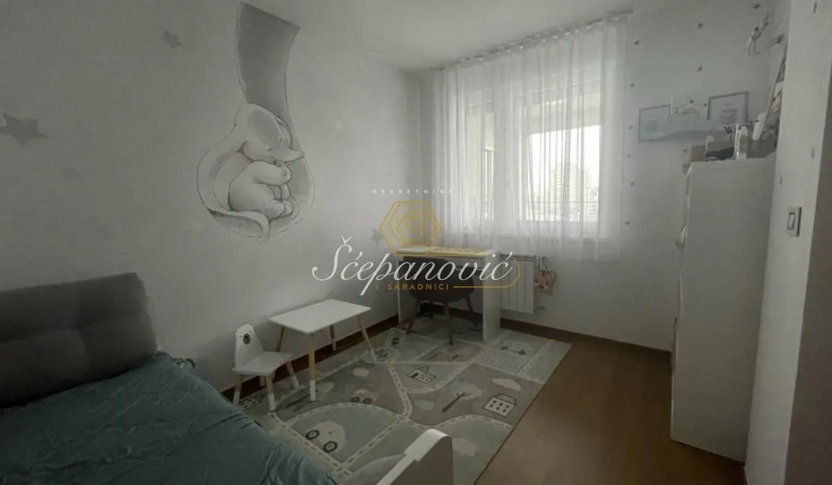 Prodaja, četvorosoban stan, 111m², Bulevar Evrope, Novi Sad Sve Podlokacije