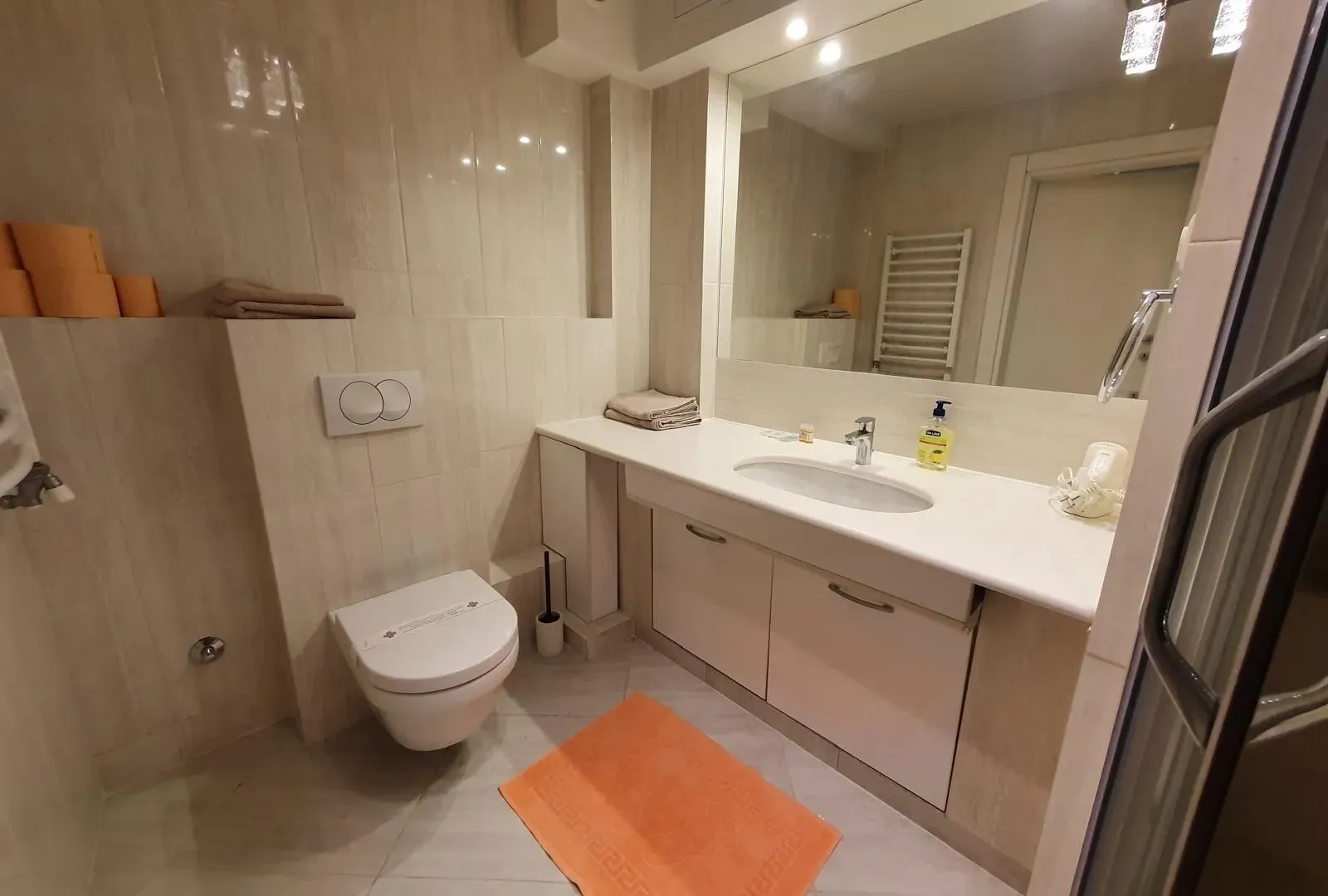 Prodaja, dvosoban stan, 93m², Kalimanj, Tivat