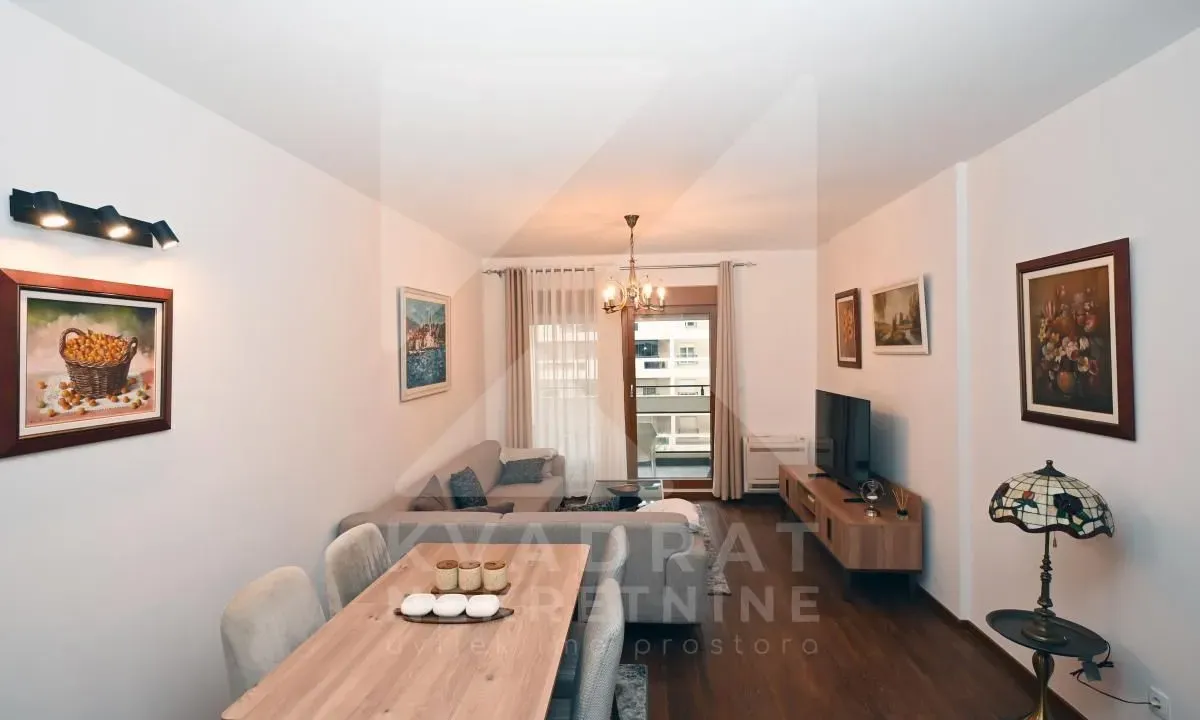 Izdavanje, dvosoban stan, 70m², Master Kvart, Podgorica