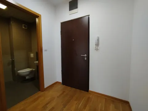 Izdavanje, stan, 42m², City Kvart, Podgorica - image 8