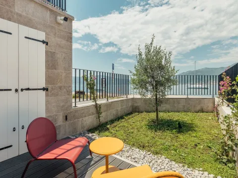 Izdavanje, kuća, 170m², Donja Lastva, Tivat - image 23