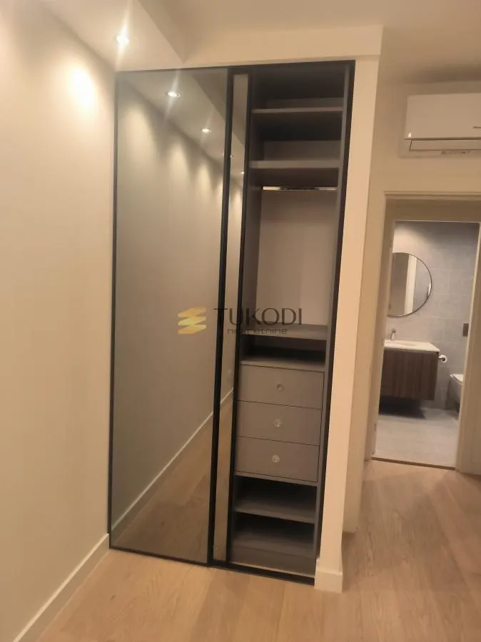 Izdavanje, dvosoban stan, 75m², Savski Venac, Beograd
