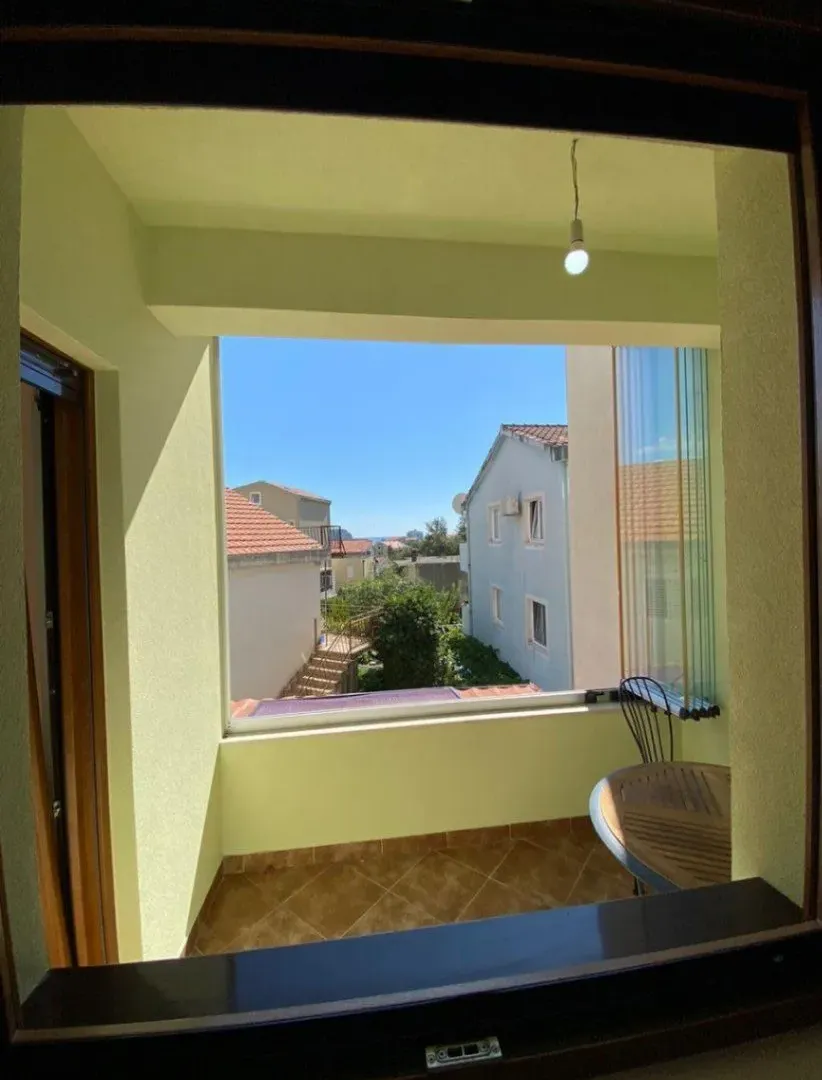 Prodaja, jednosoban stan, 64m², Podmaine, Budva