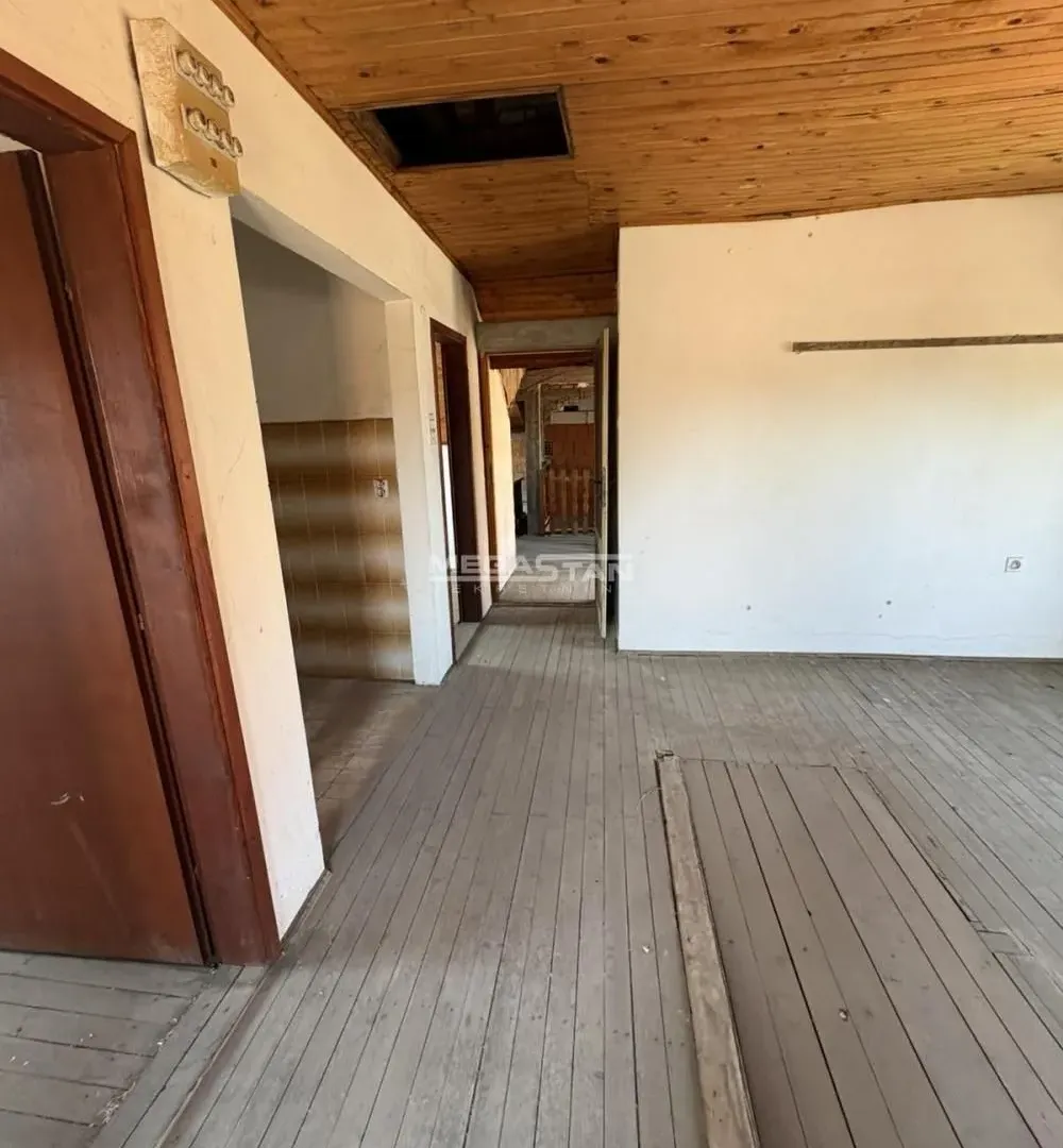 Prodaja, kuća, 414m², Mali Mokri Lug, Zvezdara Sve Podlokacije