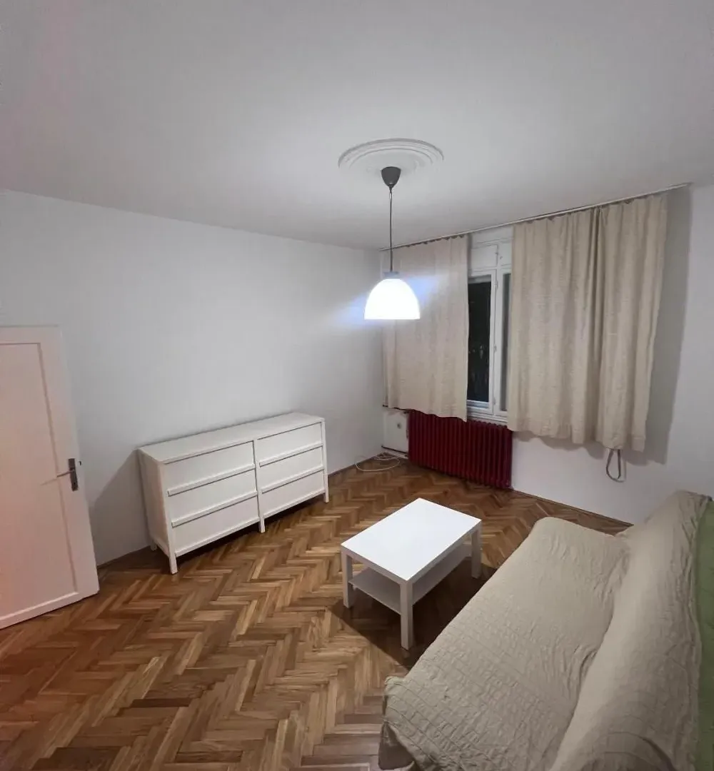 Izdavanje, trosoban stan, 55m², Savski Venac, Beograd