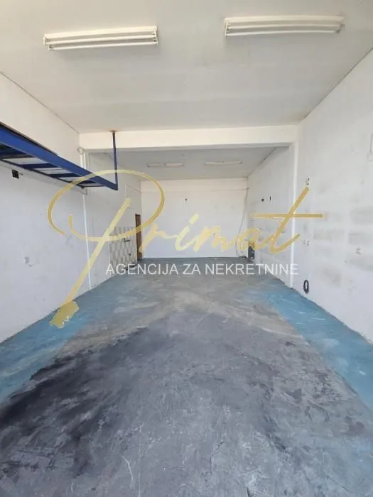 Rent, office space, 290m², Krnjaca, Palilula Sve Podlokacije