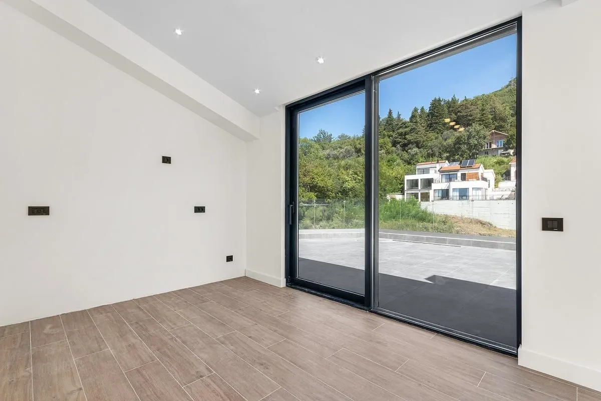 Prodaja, dvosoban stan, 153m², Tivat, Crna Gora