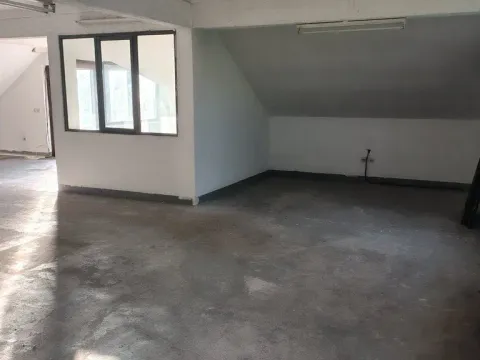 Izdavanje, poslovni prostor, 630m², Paraćin, Srbija - image 11