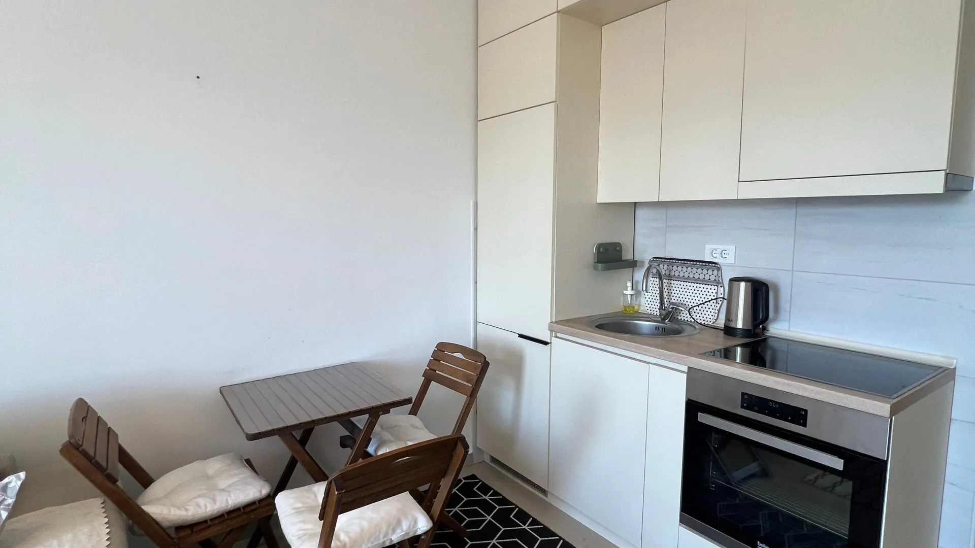 Izdavanje, garsonjera, 30m², Centar, Bar