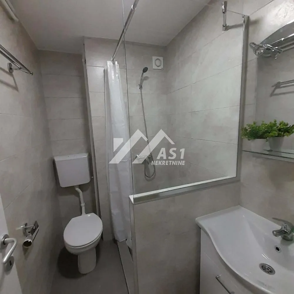 Izdavanje, dvosoban stan, 60m², Rotkvarija, Novi Sad Sve Podlokacije