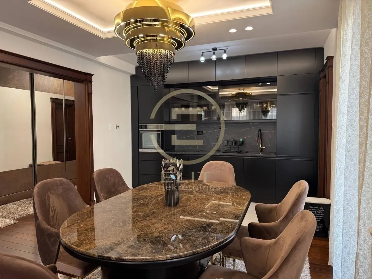 Izdavanje, stan, 116m², Socijalno, Novi Sad Sve Podlokacije