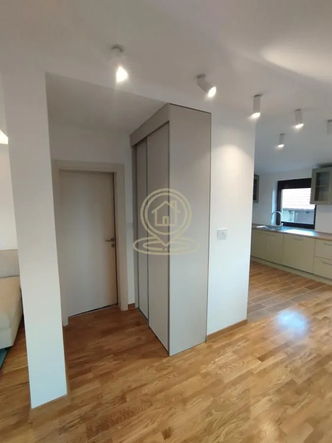 Izdavanje, trosoban stan, 83m², Zvezdarska Šuma, Zvezdara Sve Podlokacije