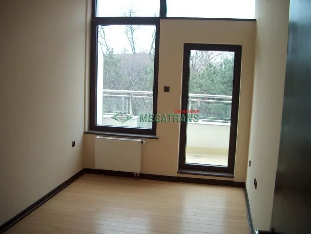 Izdavanje, četvorosoban stan, 170m², Novi Sad Sve Podlokacije, Novi Sad