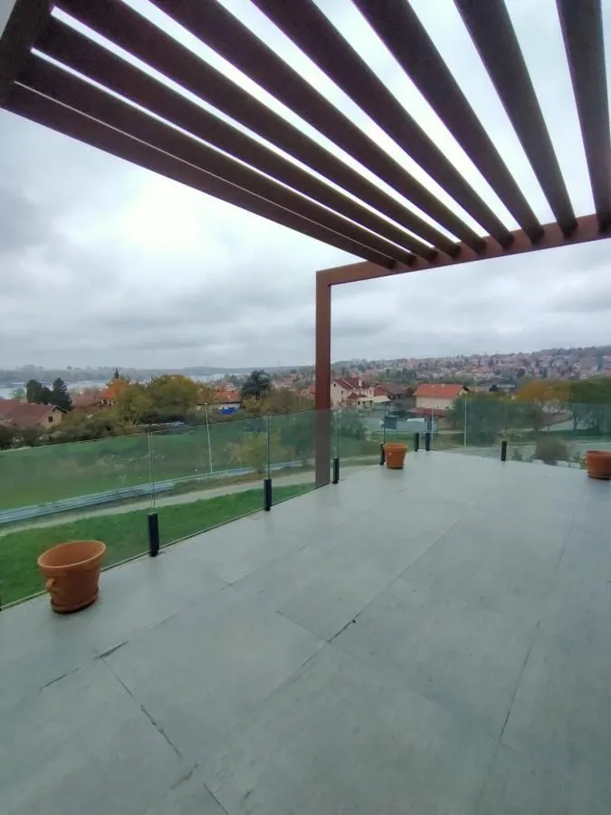 Izdavanje, četvorosoban stan, 200m², Sremska Kamenica, Petrovaradin