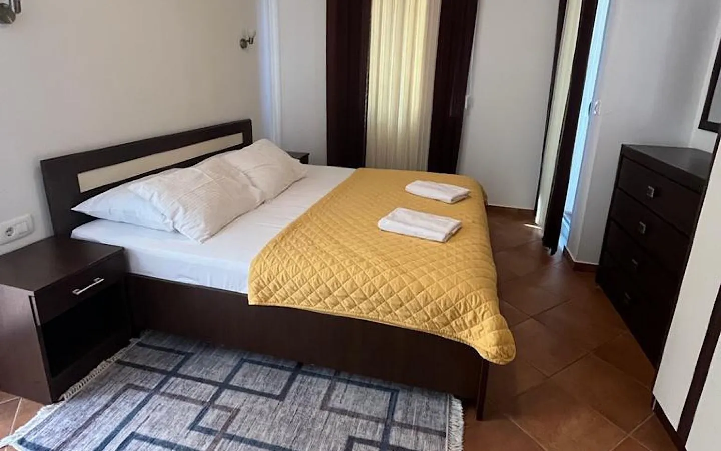 Izdavanje, jednosoban stan, 70m², Dobra Voda, Budva