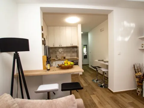 Daily-rent, one bedroom apartment, 50m², Centar, Bar - image 12