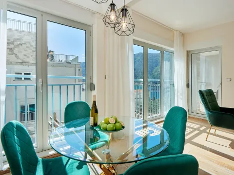 Prodaja, dvosoban stan, 75m², Dobrota, Kotor - image 4