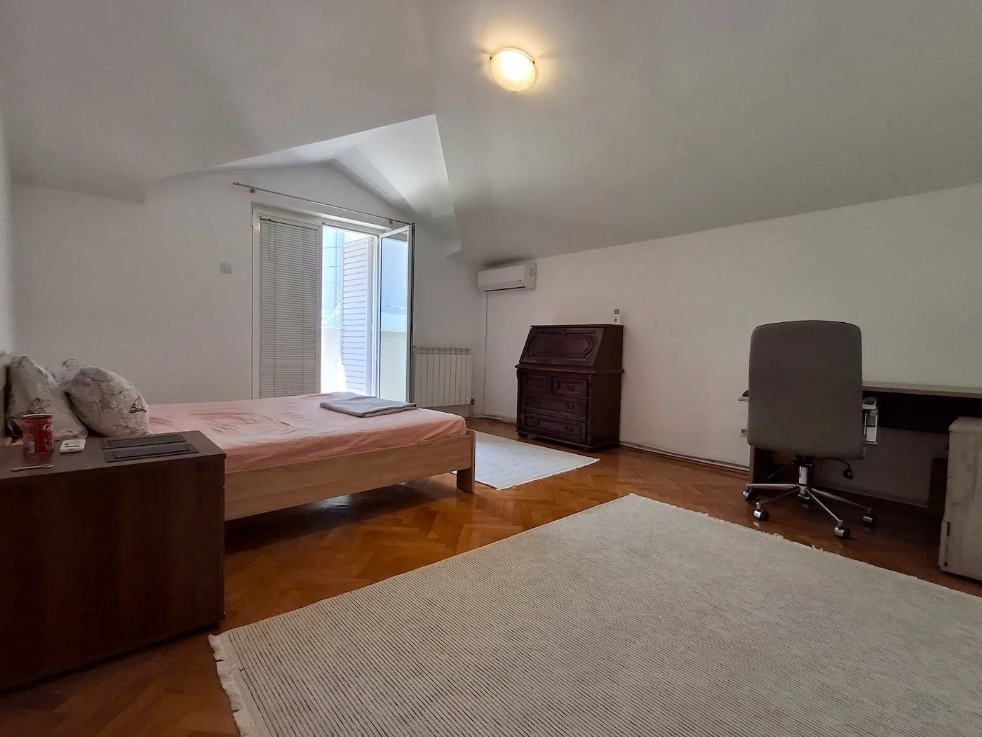 Izdavanje, kuća, 350m², Dahna, Podgorica