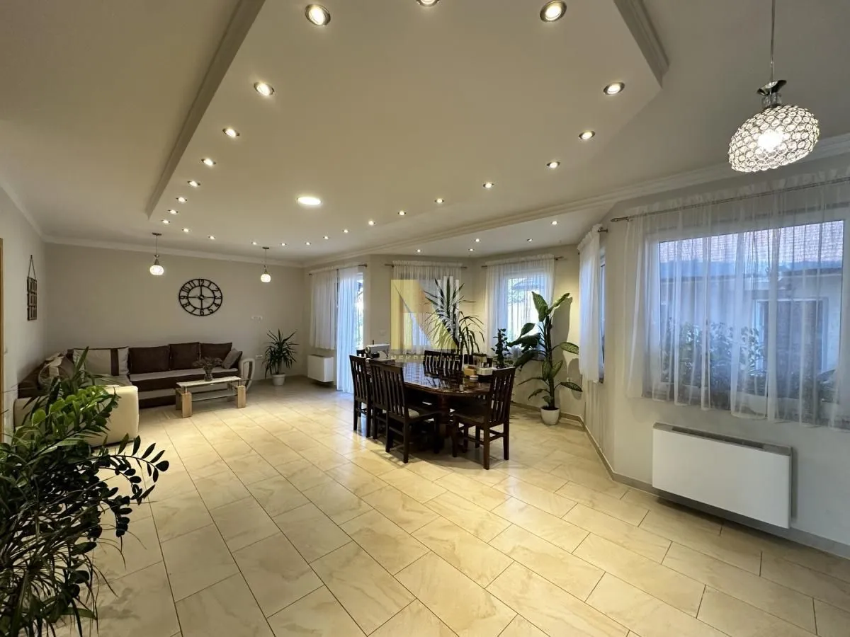 Prodaja, kuća, 219m², Veternička rampa, Novi Sad Sve Podlokacije