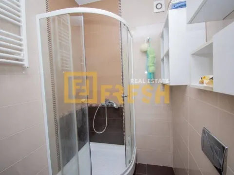 Izdavanje, trosoban stan, 100m², Blok 6, Podgorica - image 17