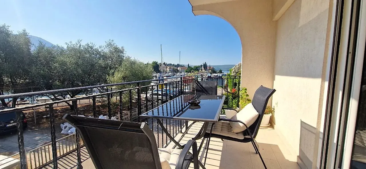 Izdavanje, stan, 110m², Tivat, Crna Gora