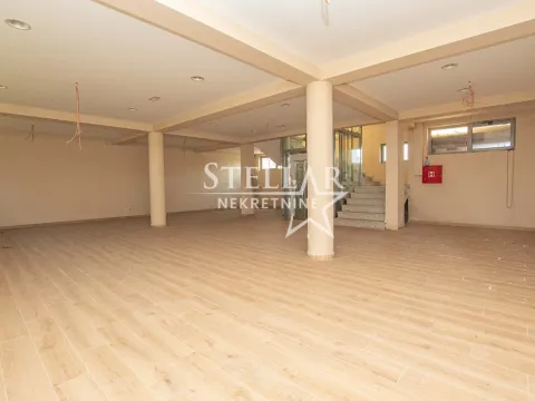 Izdavanje, poslovni prostor, 386m², Gornja Gorica, Podgorica - image 3