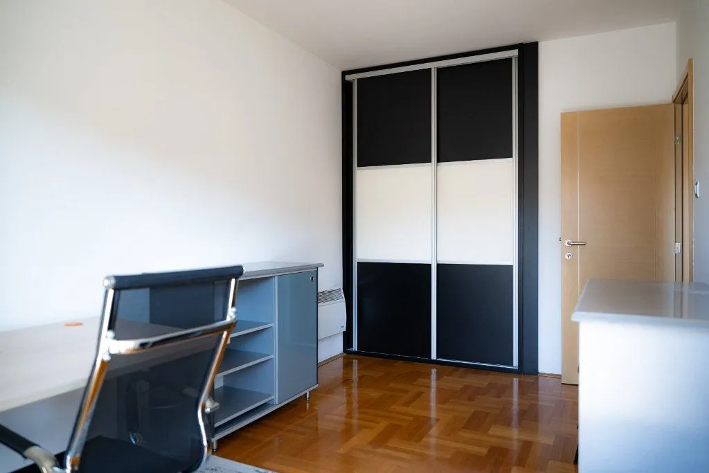 Rent, office space, 52m², Preko Morače, Podgorica