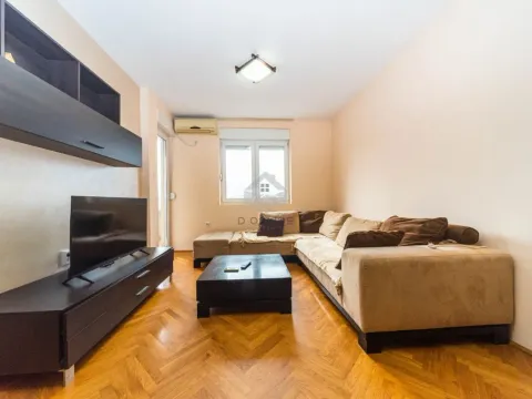 Izdavanje, jednosoban stan, 45m², Stari Aerodrom, Podgorica - image 1