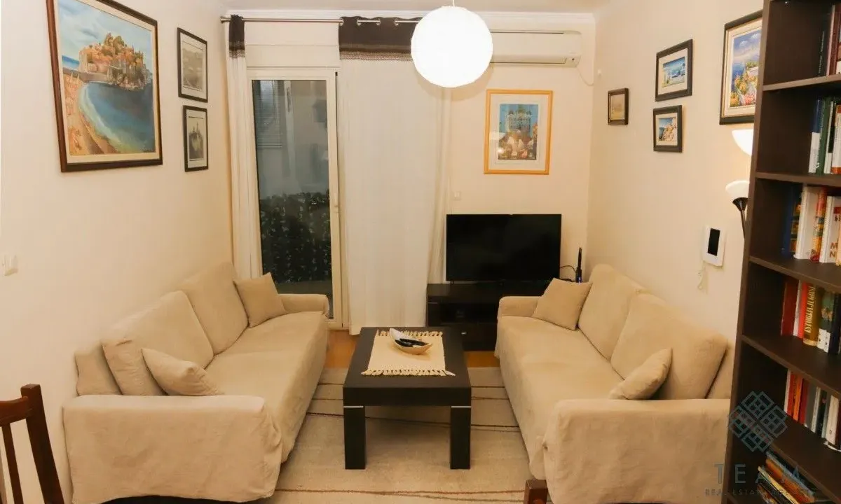 Izdavanje, dvosoban stan, 50m², Centar, Budva