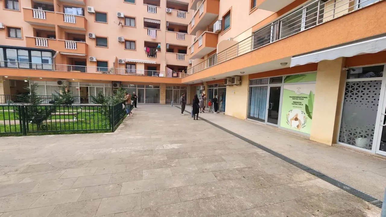 Izdavanje, poslovni prostor, 38m², Budva, Crna Gora