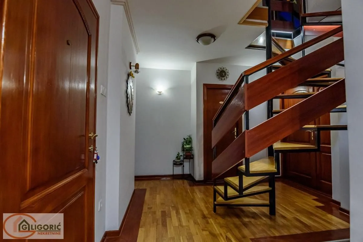 Prodaja, četvorosoban stan, 131m², Gundulićev Venac, Beograd