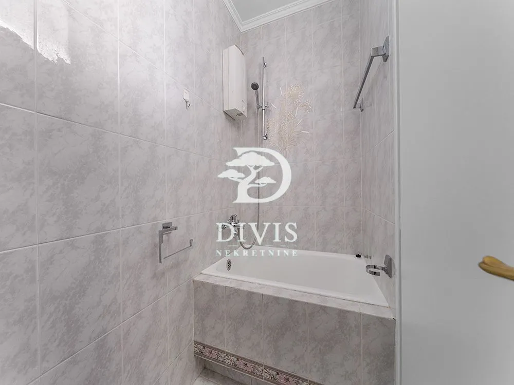 Izdavanje, kuća, 111m², Dedinje Sve Podlokacije, Beograd
