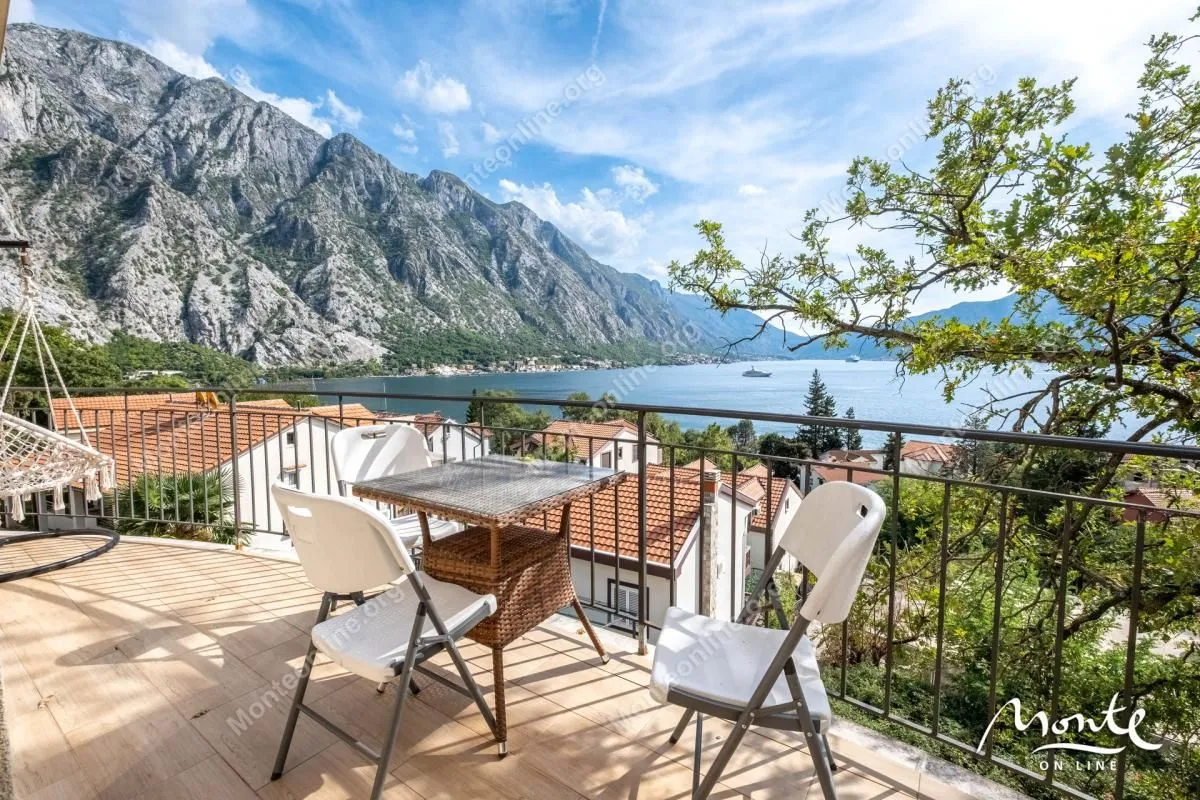 Prodaja, dvosoban stan, 87m², Orahovac, Kotor